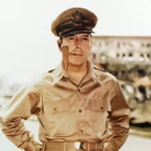 Douglas MacArthur e a Reconstrução do Japão: Como a Ocupação Americana Transformou as Artes Marciais